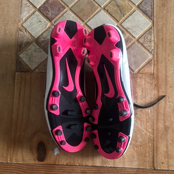 Nike White and Pink Cleats with Quilted Design - Picture 3 of 3